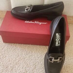 Authentic Womens black leather Salvatore Ferragamo loafers